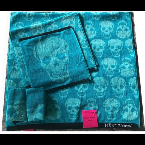 NWT Betsey Johnson 5- Piece Towel Set Aqua Skulls - Picture 2 of 6